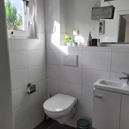 Lin's Place - Private With Bath Near Fair בית אירוח